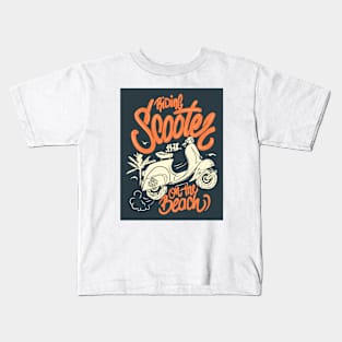 RIDING SCOOTER ON THE BEACH Kids T-Shirt